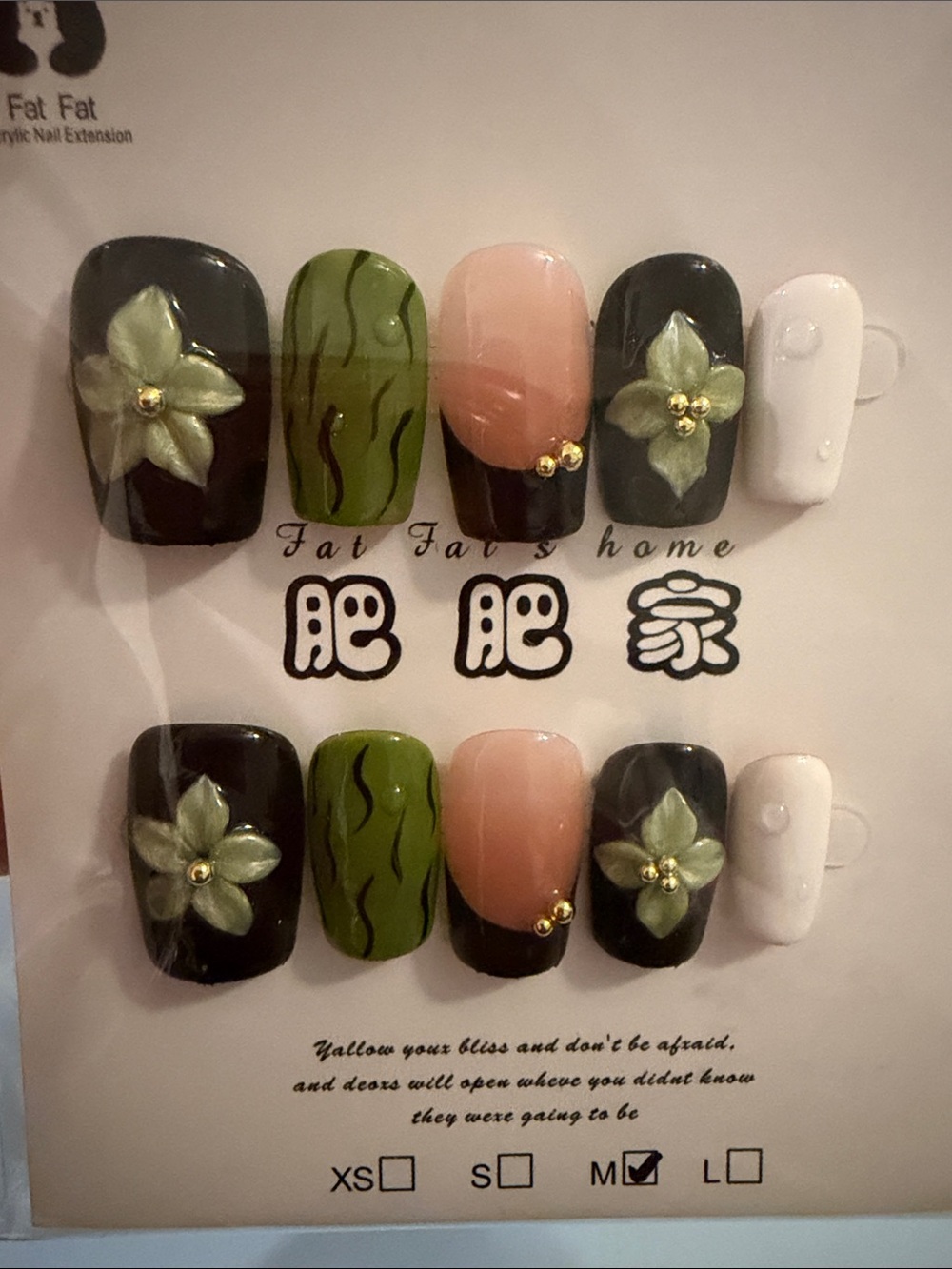 Floral Accent handmade Press-On Nails in Black, Olive Green, Peach & White